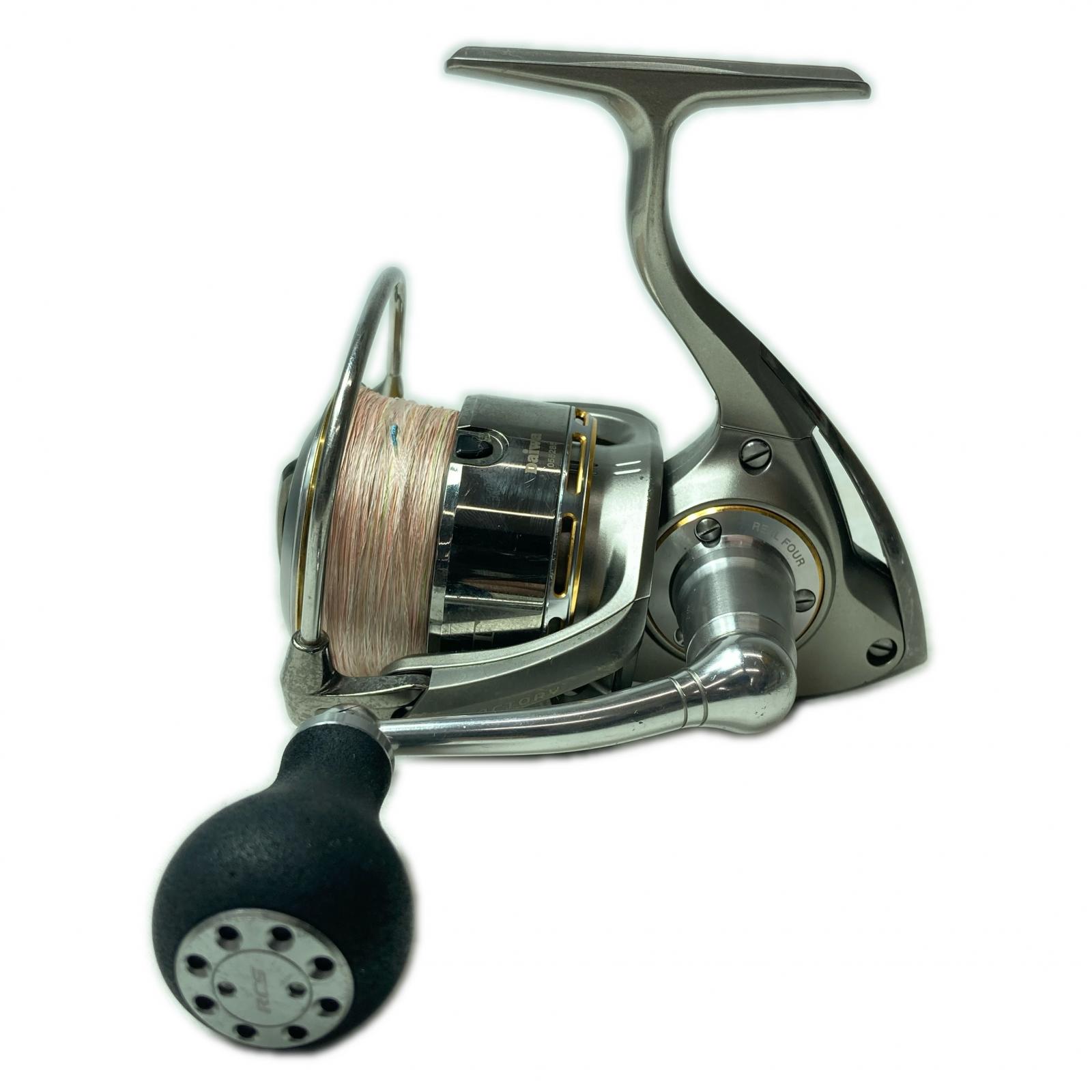 【中古】DAIWA ダイワ スピニングリール イグジスト3012 055285 カスタム部分品付 C位置づける