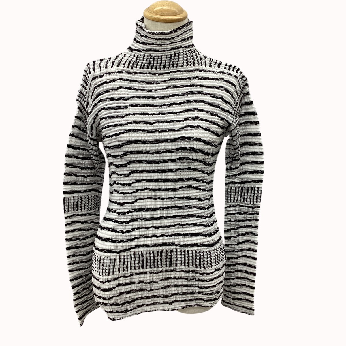 【中古】ISSEY MIYAKE イッセイミヤケ 筋目 カットソー SIZE L IM82-FJ584 黒いこと×白いこと B序列付ける