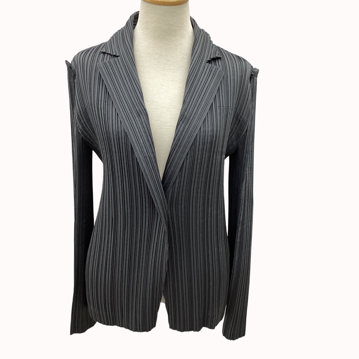 【中古】ISSEY MIYAKE イッセイミヤケ プリーツ ジャケット SIZE 2 IF64FD726 グレー Bランク｜リサイクルビッグバン店