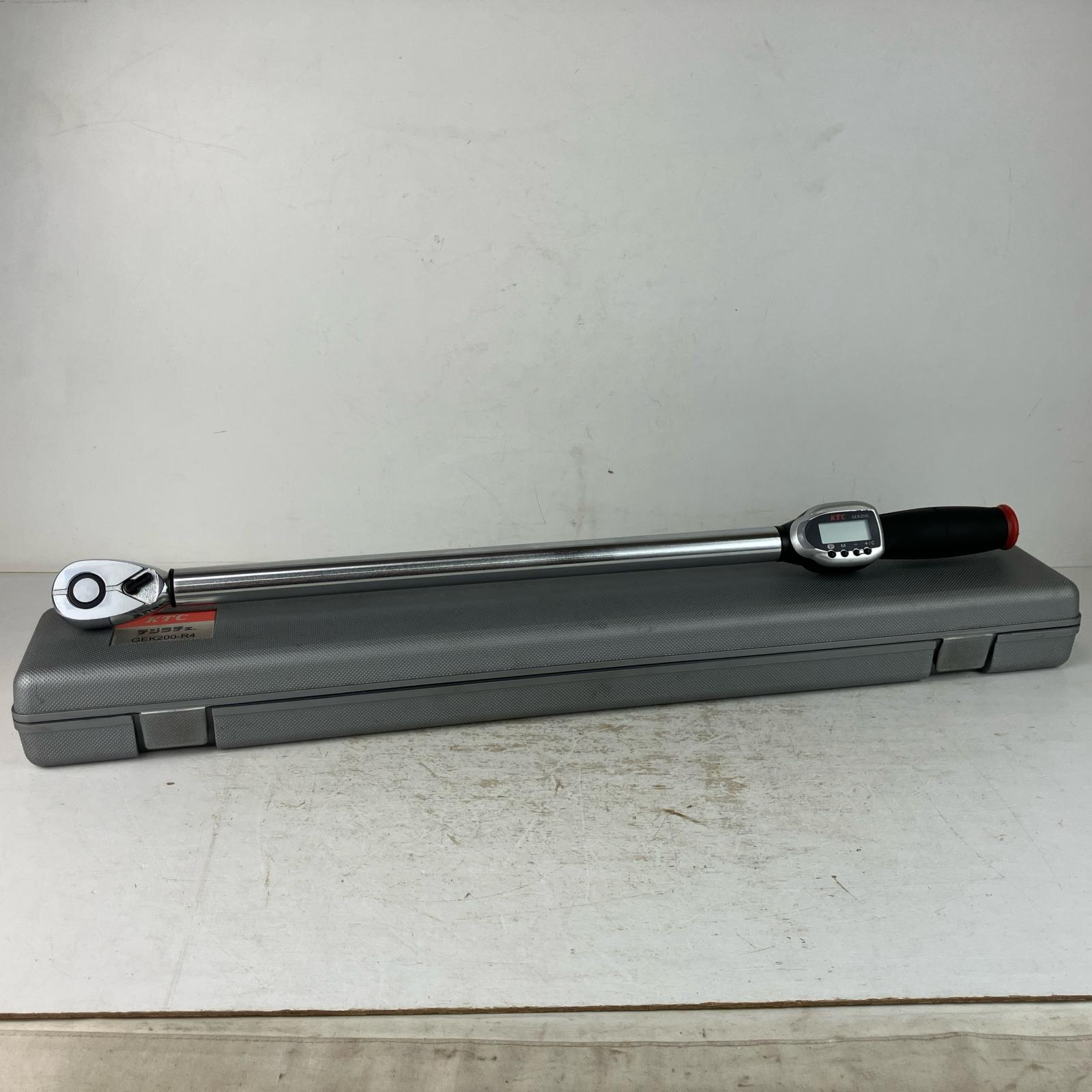 【中古】KTC ケーティーシー 12.7粍 デジタルトルクレンチ デジラチェ 容れもの付 ※目盛り調整歴曖昧模糊たる GEK200-R4 しろがね色 C位置づける