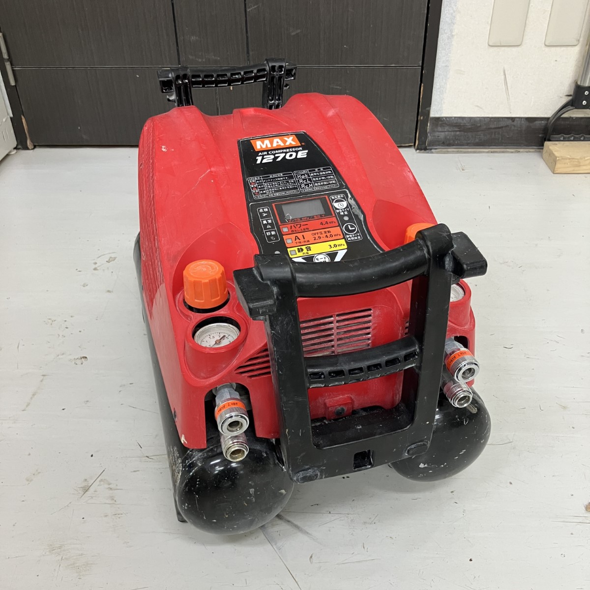 【中古】MAX マックス 100v 11L 高圧4口 エアコンプレッサ AK-HH1270E レッド Cランク|リサイクルビッグバン店