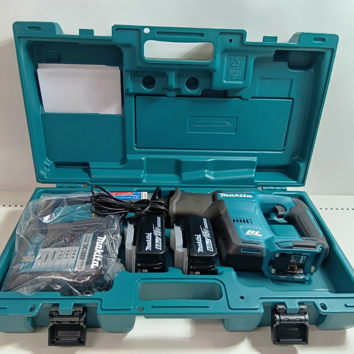 【中古】MAKITA マキタ 申し受ける式レシプロソー 申し受ける器・申し受ける池2個・入れもの・刃付 18V JR188DRGX 青色 A価値づける