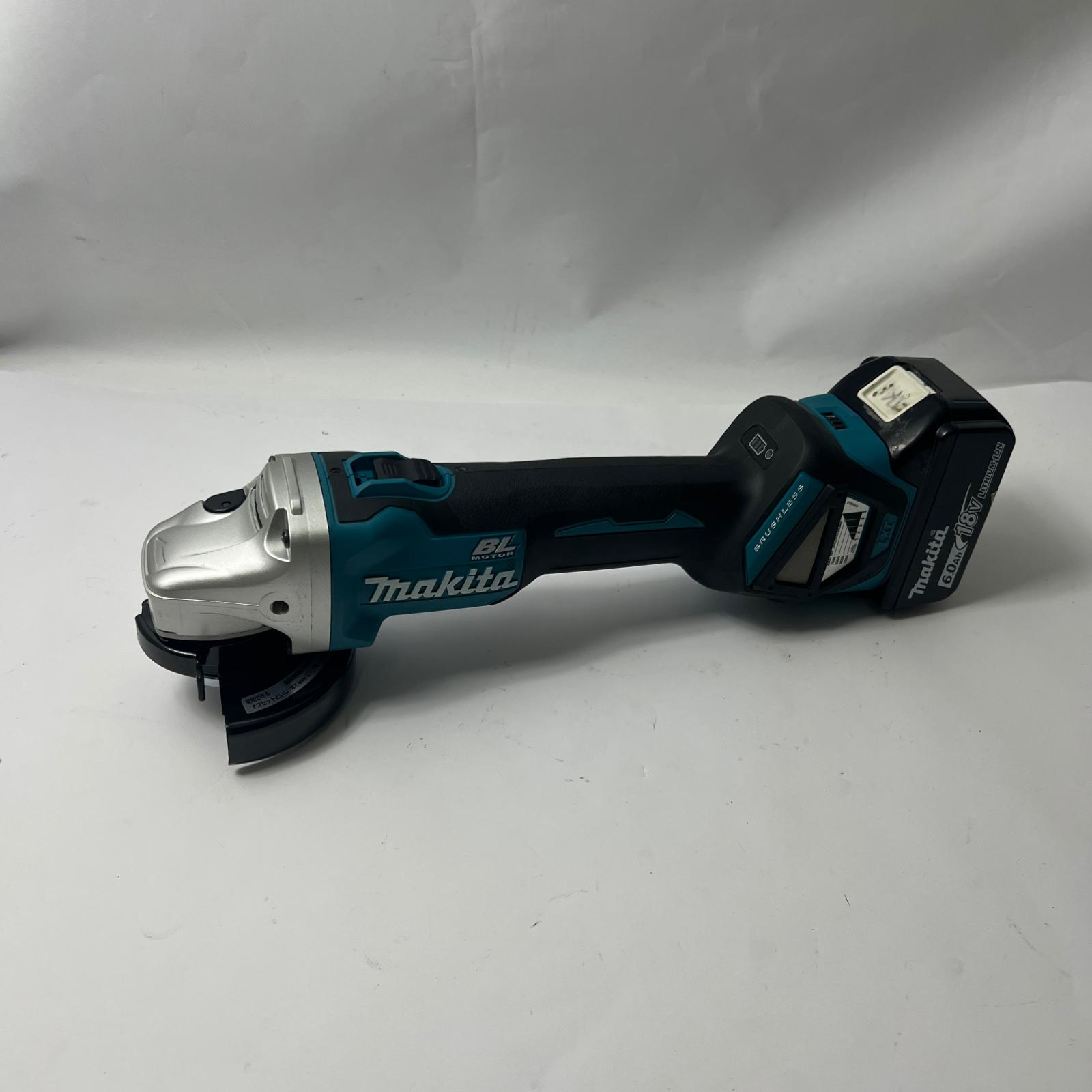 【エントリーポイント10倍｜7/19 20:00-7/26 1:59】【送料無料】【中古】MAKITA マキタ 充電式ディスクグラインダ コードレス式 100mm 18v GA412D バッテリー1個付 Bランク｜リサイクルビッグバン店