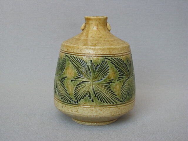 【瀬戸/赤津焼/あかづやき】【花瓶/花入れ/花器】 黄瀬戸刻紋花入