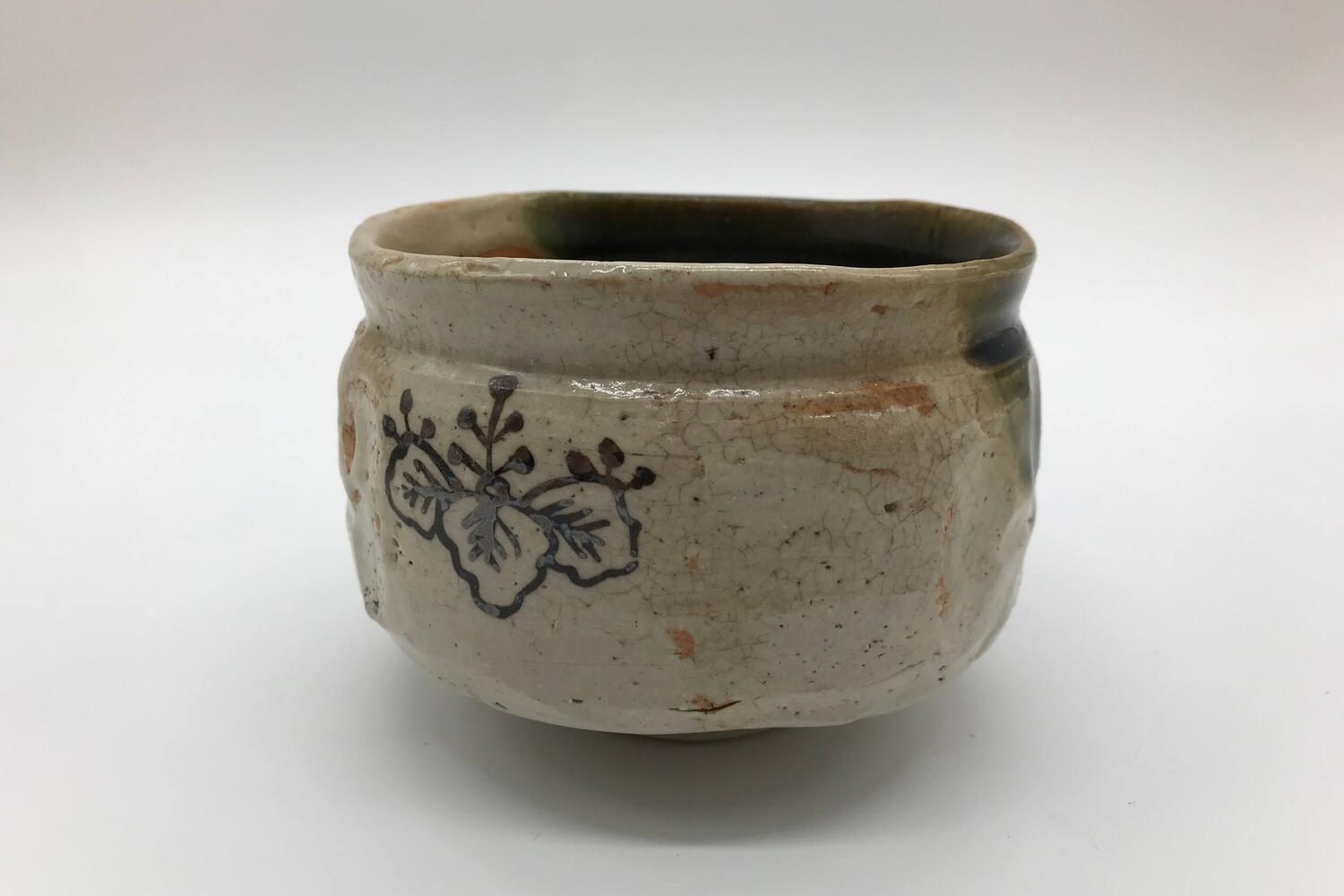 【作家物/初代春鼎（しょだいしゅんてい）作】【瀬戸焼/せとやき/せともの】【抹茶/茶碗】【新品/多少難あり/小傷等あり】【故人の為木箱の箱書き無し】織部五三桐紋抹茶碗｜うつわ魯庵