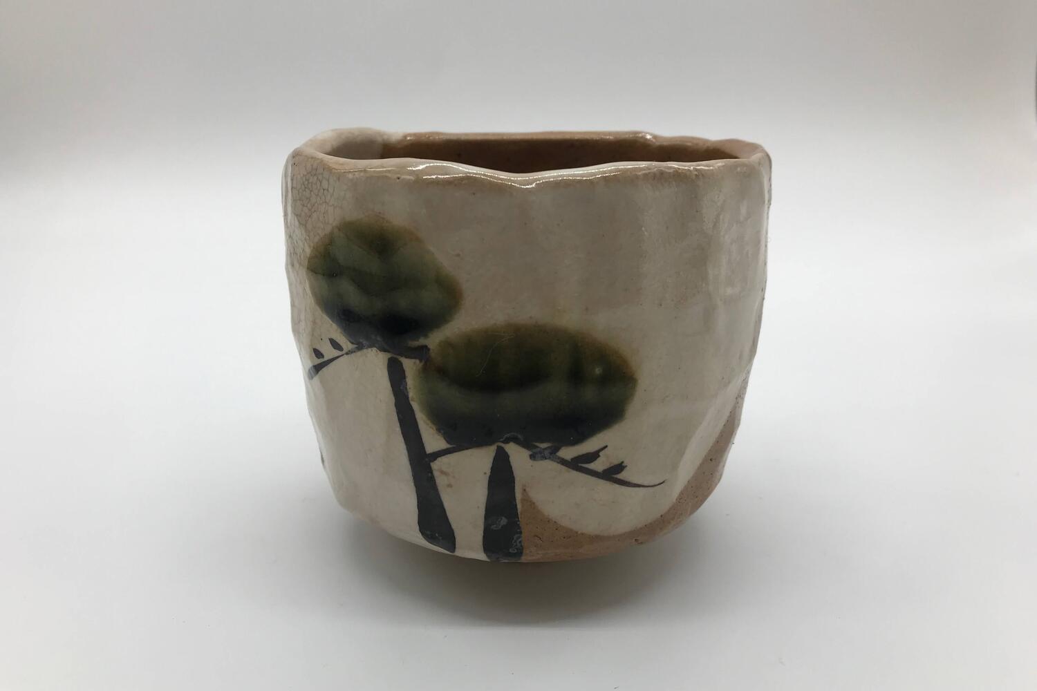 【作家物/初代春鼎（しょだいしゅんてい）作】【瀬戸焼/せとやき/せともの】【抹茶/茶碗】【新品/多少難あり/小傷等あり】【故人の為木箱の箱書き無し】 鳴海織部松絵筒型抹茶碗