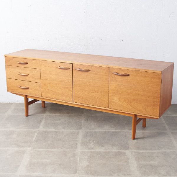 Ize Avalon サイドボード 英国 ヴィンテージ アバロン 北欧 スタイル リビングボード 食器棚 カップボード 木製 イギリス チーク 国内外の人気