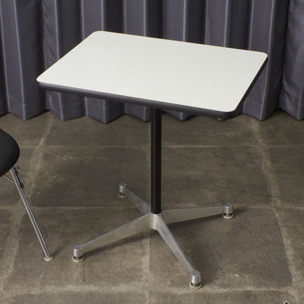 Herman Miller（ハーマンミラー） イームズ エグゼクティブテーブル イームズエグゼクティブチェア | ハーマンミラーストア