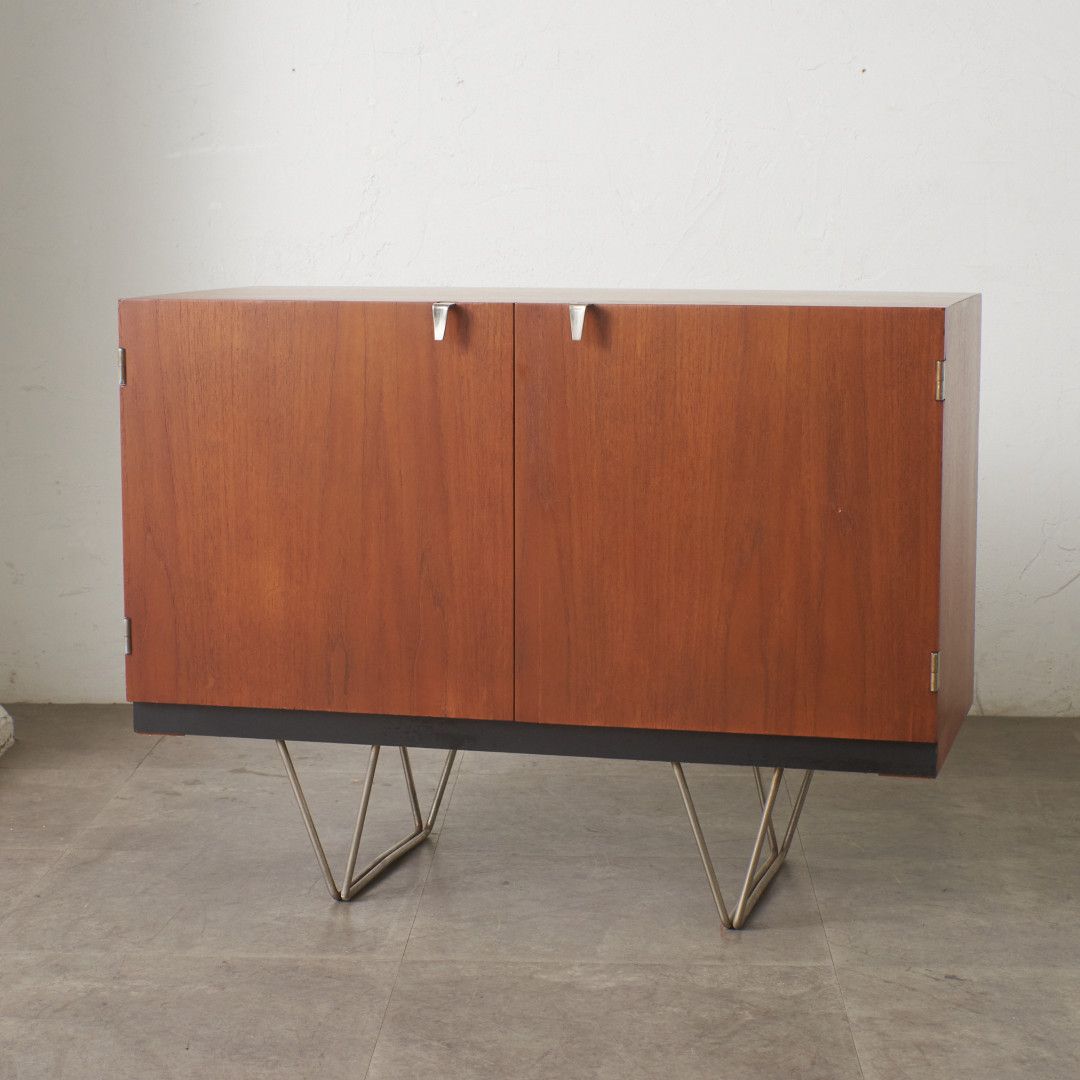 Stag Furniture サイドボード S-range ヴィンテージ 英国 チーク サイド キャビネット ローボード モダン ミッドセンチュリー 97410