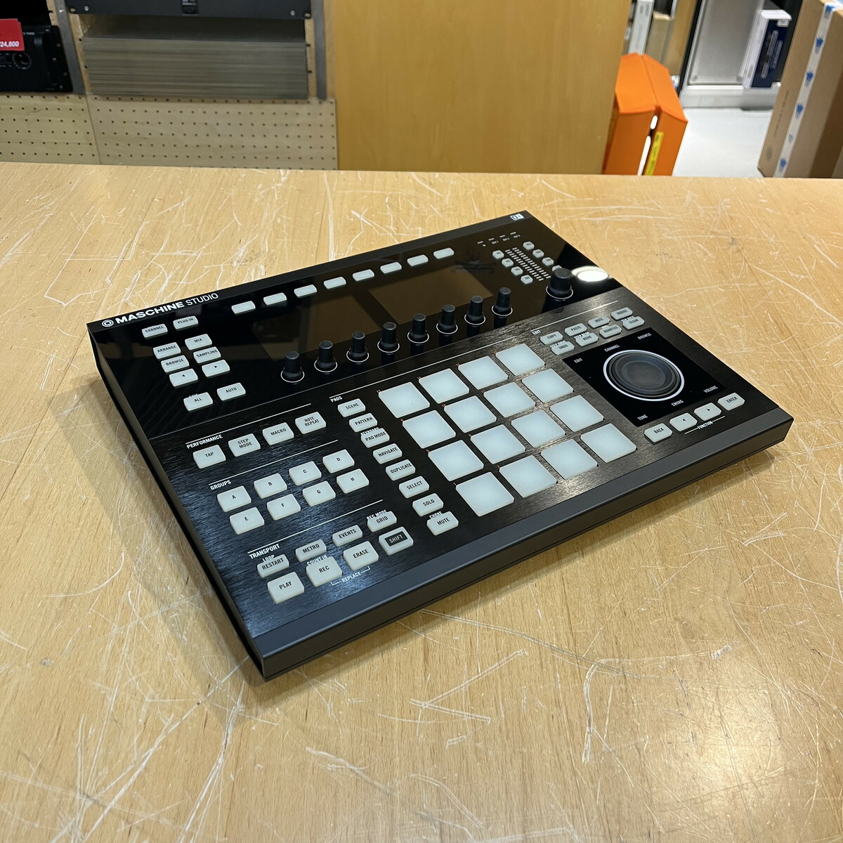 【中古】Native Instruments MASCHINE STUDIO (black)