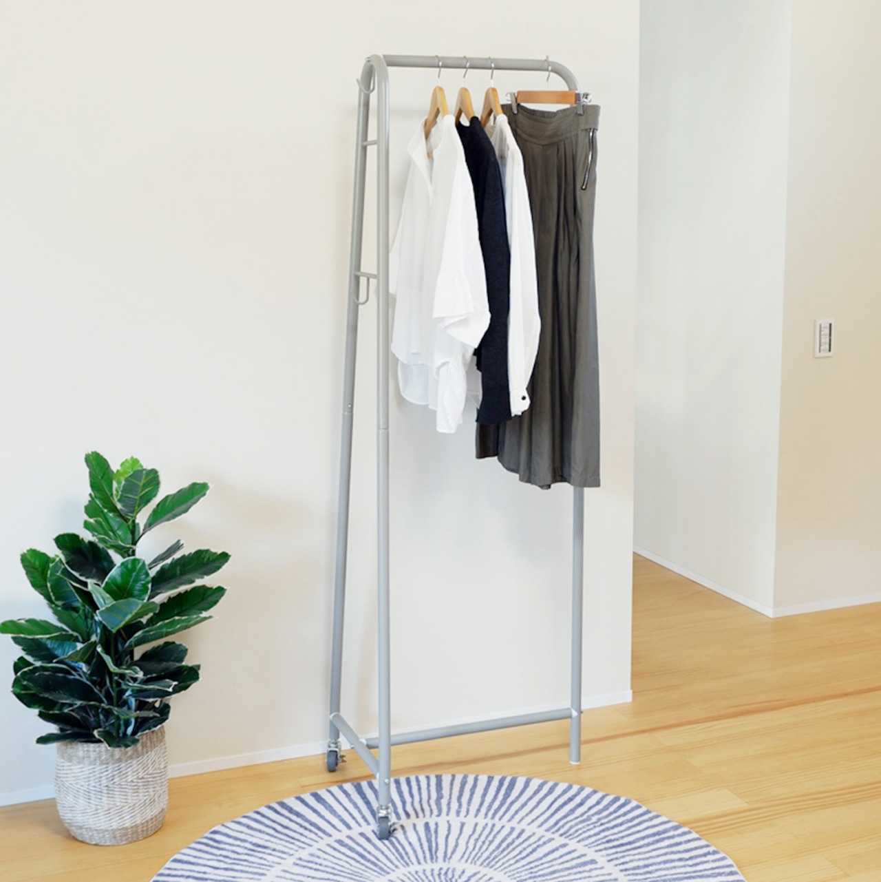 楽天市場】たっぷり収納 スッキリ綺麗 ダブルハンガーラック アイアン