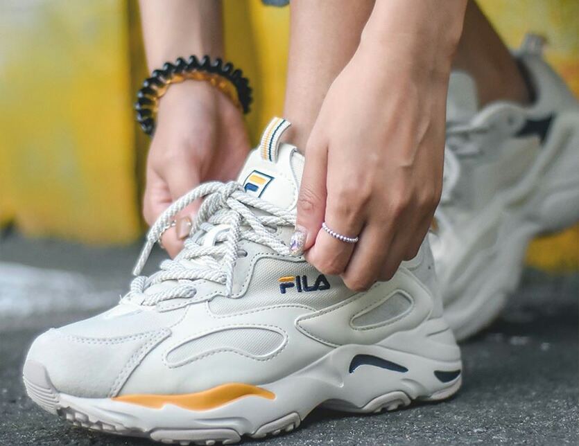 楽天市場 Fila フィラ スニーカー 厚底 メンズ レディース ユニセックス ダッドシューズ ダッドスニーカー Ray Tracer レイ トレイサー ベージュ ネイビー イエロー 厚底スニーカー 靴 ストリート ダンス スポーツ Fs1sb1461x Yel F5119 1461 Rodeo Bros 2nd