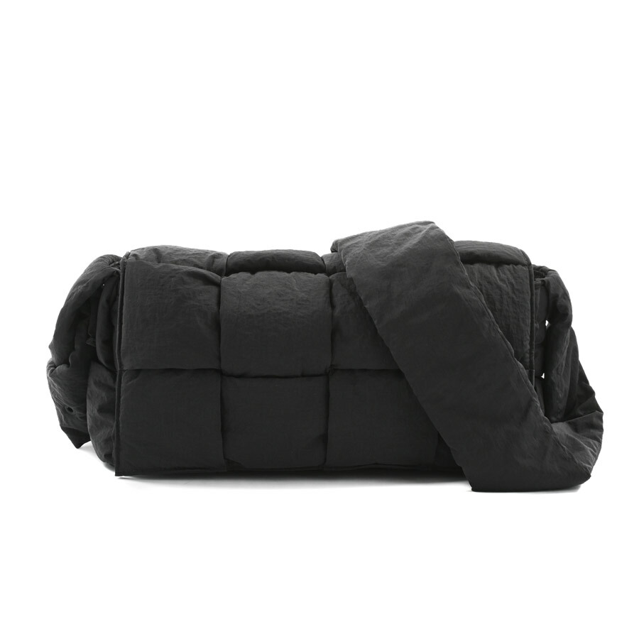 【中古】A品 ボッテガヴェネタ パデットカセット ショルダーバッグ 749878 ブラック ユニセックス｜ロデオドライブ店