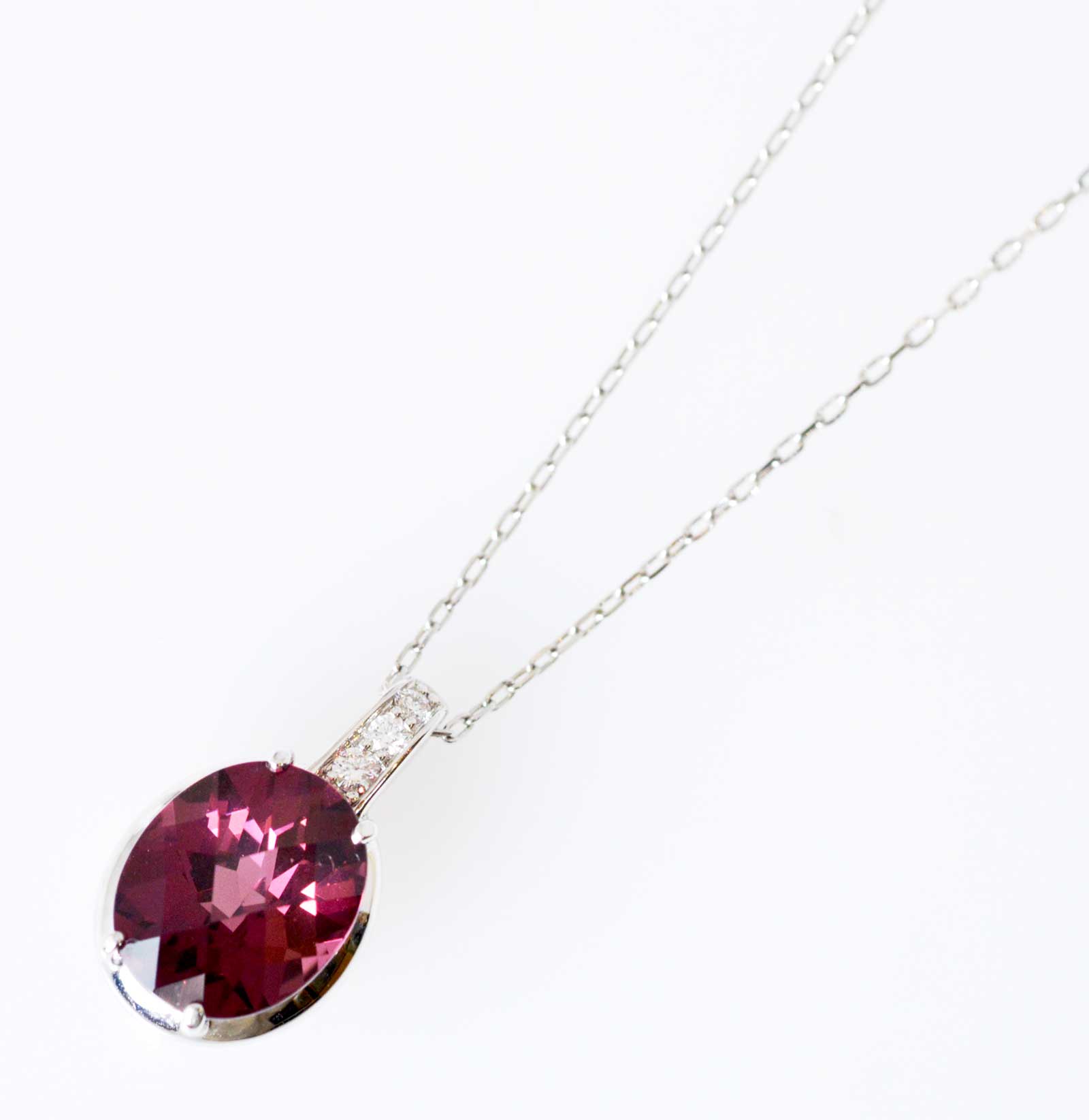(6427) 【タサキ】　タサキ　ＴＡＳＡＫＩ　Ｋ18WG　ホワイトゴールド　ガーネット4.28ｃｔ　ダイヤ0.05ｃｔ　ネックレス　レディース　［ブランドジュエリー］　【中古】｜ロド・ヤマカ　店
