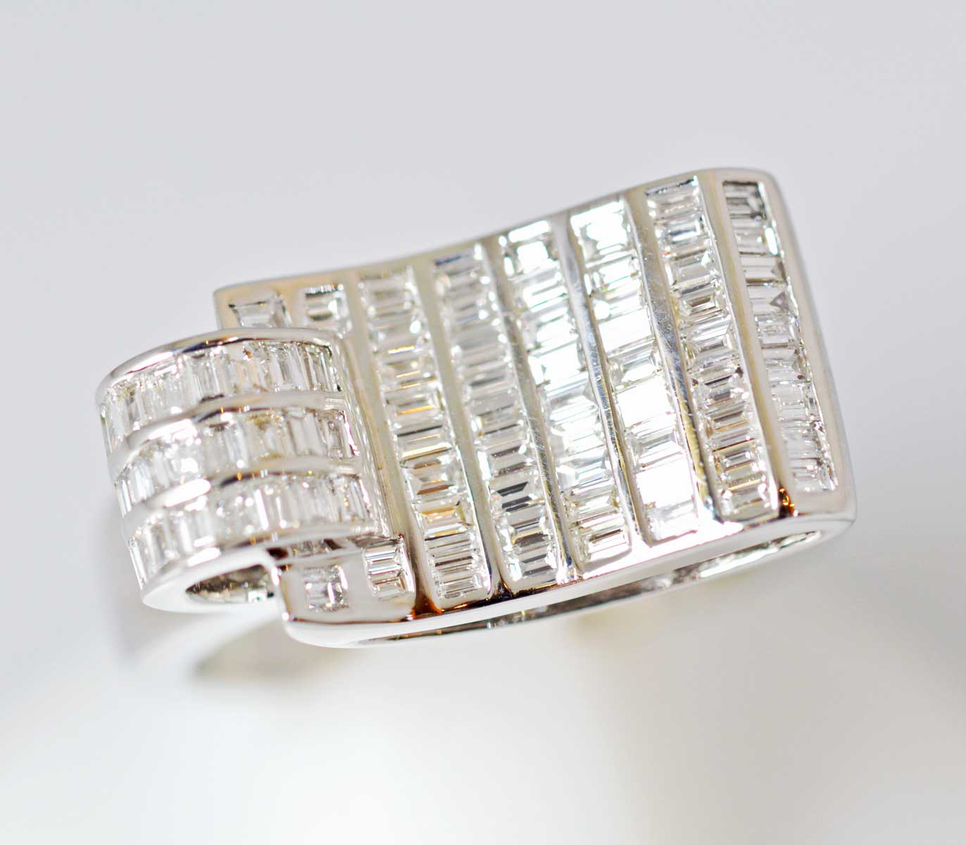 (6697) 【ジュエリー（ノンブランド）】　Ｋ18ＷＧ　ホワイトゴールド　ダイヤ1.27ct　テーパーカット　13号　レディース　［ノンブランドジュエリー］　【中古】