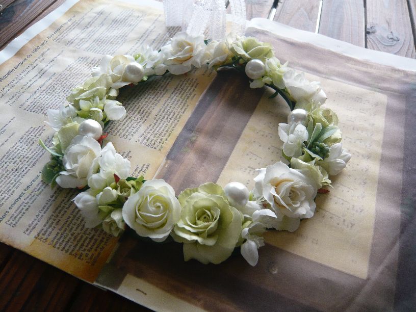 Cp花冠 花かんむり 白グリーン ウエディング ヘッドドレス 可愛い髪飾り ヘアーコサージュ 結婚式 前撮り 結婚祝いに花嫁 新婦 に ヘッドドレス 誕生日のプレゼント にも ウエディング ウェディングドレスに造花 シルクフラワー のヘアード カチューシャ 成人式 前