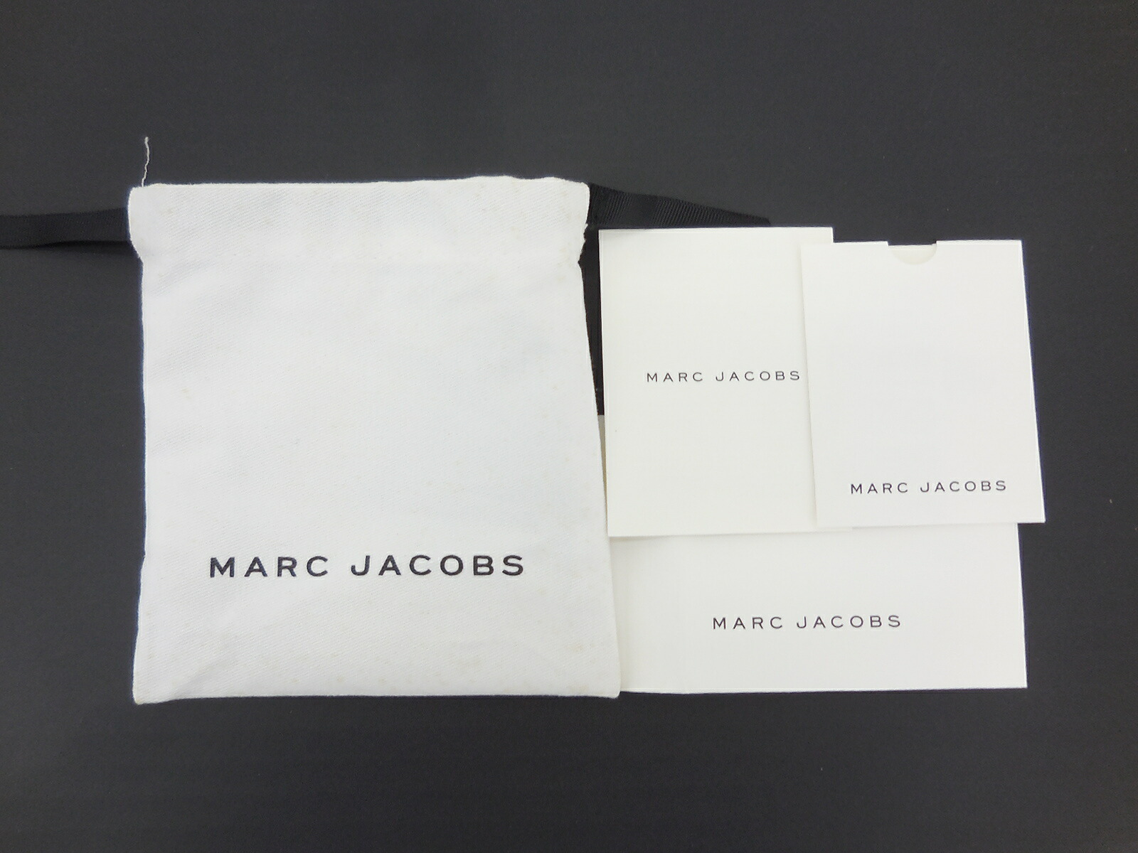 送料無料 新品 Marc Jacobs Mini Wallet マークジェイコブス ミニウォレット 2つ折り 財布 ウォレット ネイビー ブラック M 455 Jsb鑑定済み Amesco Nl