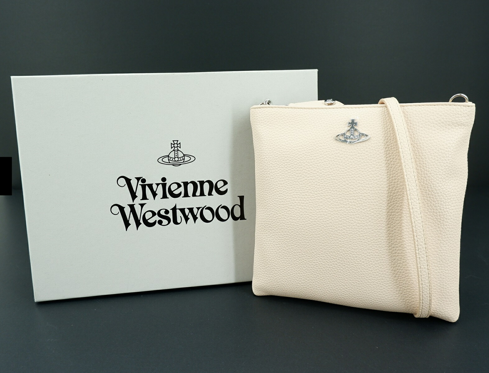 【楽天市場】Vivienne Westwood JOHANNA NEW SQUARE CROSSBODY ヴィヴィアンウエストウッド ジョアンナ ショルダーバッグ バッグ ベージュ