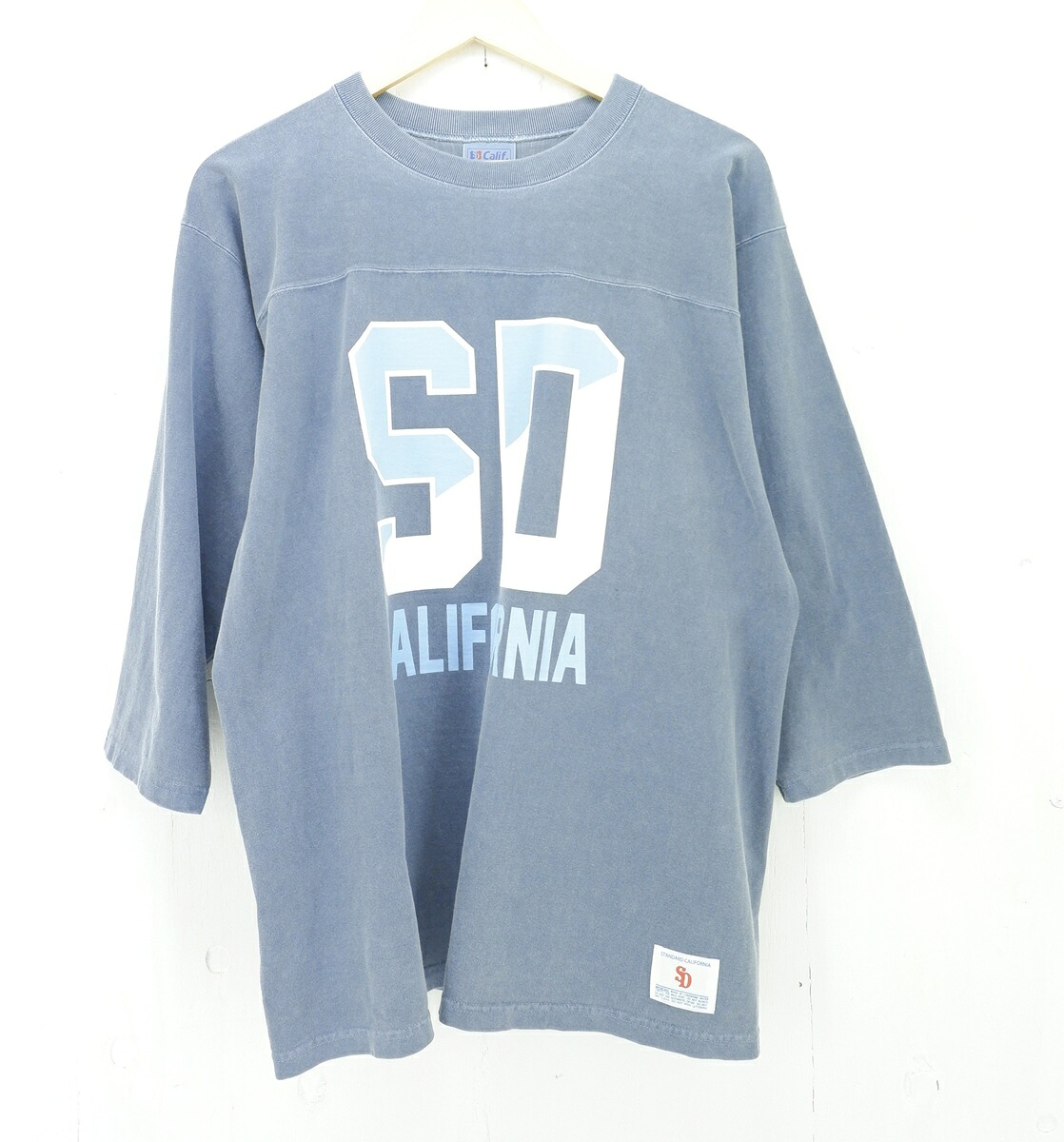 STANDARD CALIFORNIA 22AW S/S SD HEAVYWEIGHT FOOTBALL LOGO Tee size：L スタンダードカリフォルニア カレッジロゴ ヘビーウェイト フットボール 半袖Tシャツ ピグメント染め ウォッシュ加工 ブルー Made in Japan｜浪漫遊　店