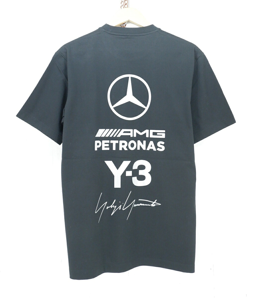 Y-3 Yohji Yamamoto adidas &times; MERCEDES S/S AMG PETRONAS FORMULA 1 TEAM LOGO STACK SHORT Tee size：XS ワイスリー ヨウジヤマモト アディダス メルセデス コラボ ロゴ プリント 半袖Tシャツ ブラック KR2373｜浪漫遊　店