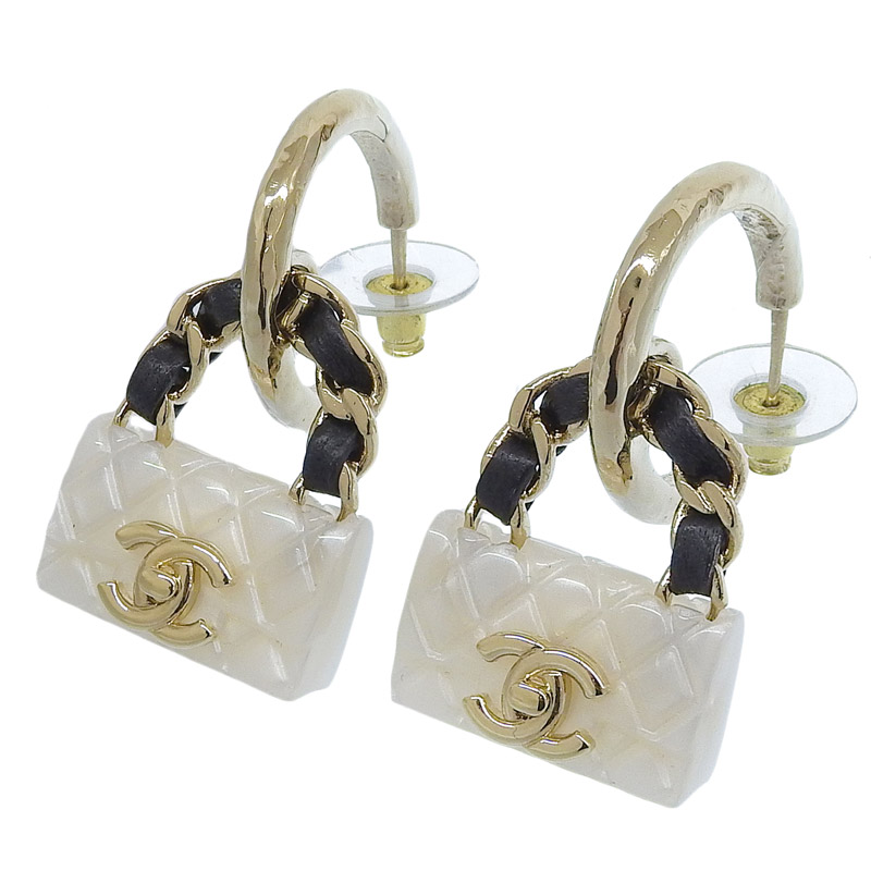 送料関税込◇CHANEL マトラッセ バッグモチーフ ピアス シャネル マトラッセ バッグモチーフ B23C ピアス GP ブラック