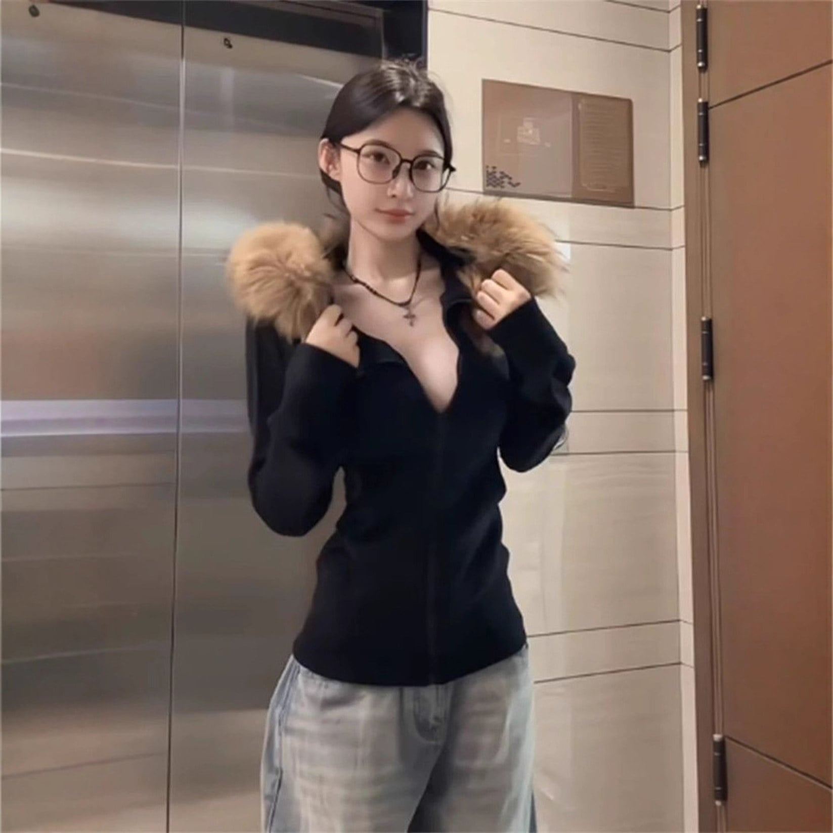 ニット カーディガン レディース フェイクファー付き ジップアップ スリム ボディコン Y2K ギャル 秋 春 セクシー 通勤 カジュアル 長袖 黒 リブニット 暖かい あざと可愛い トップス ブラッ