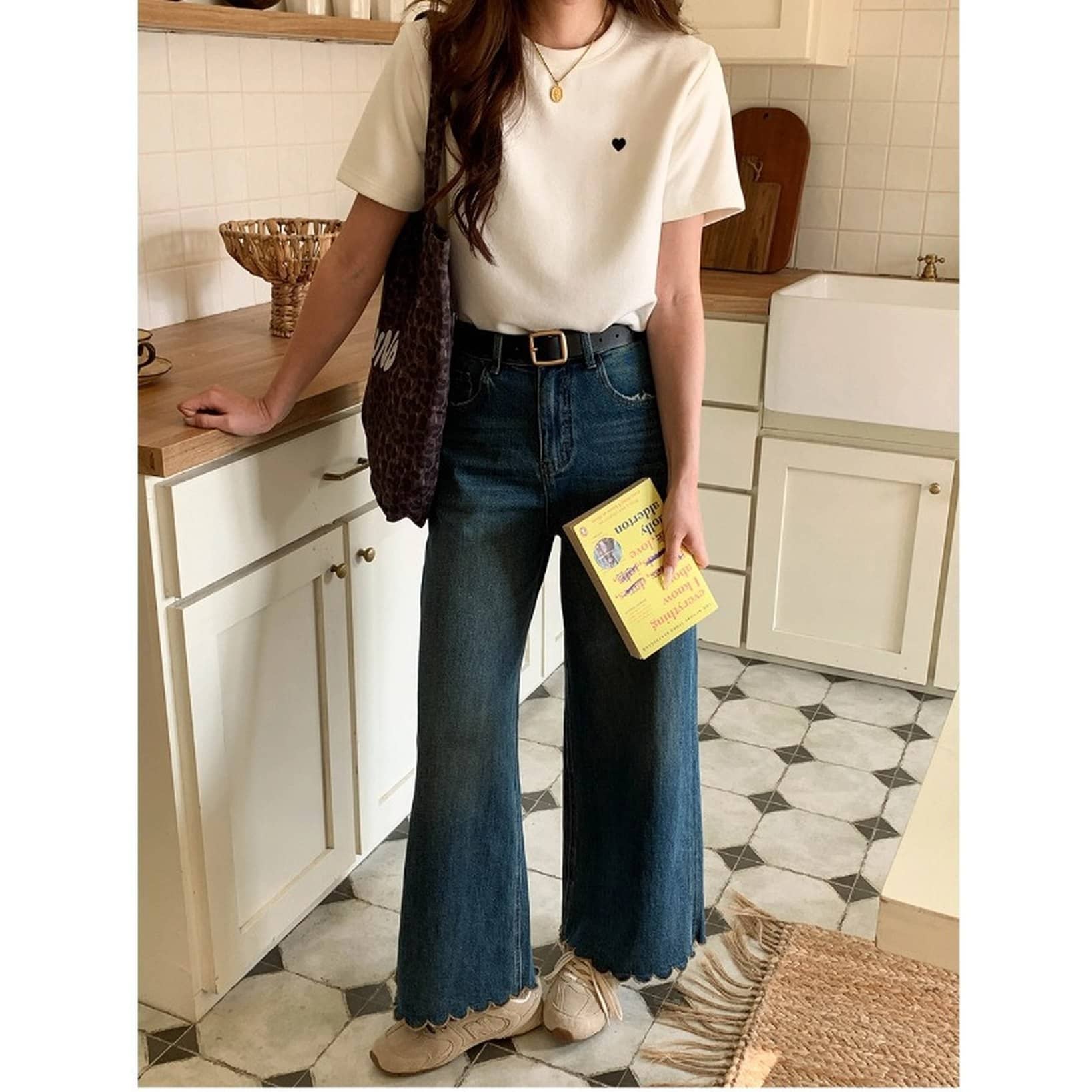 デニム ワイドパンツ レディース ハイウエスト ジーンズ スカラップ 裾 デザイン性 ヴィンテージ風 ロングパンツ ゆったり 美脚 脚長 カジュアル ボトムス オールシーズン ジーパン おしゃれ 切り｜ゴールドルーフショップ