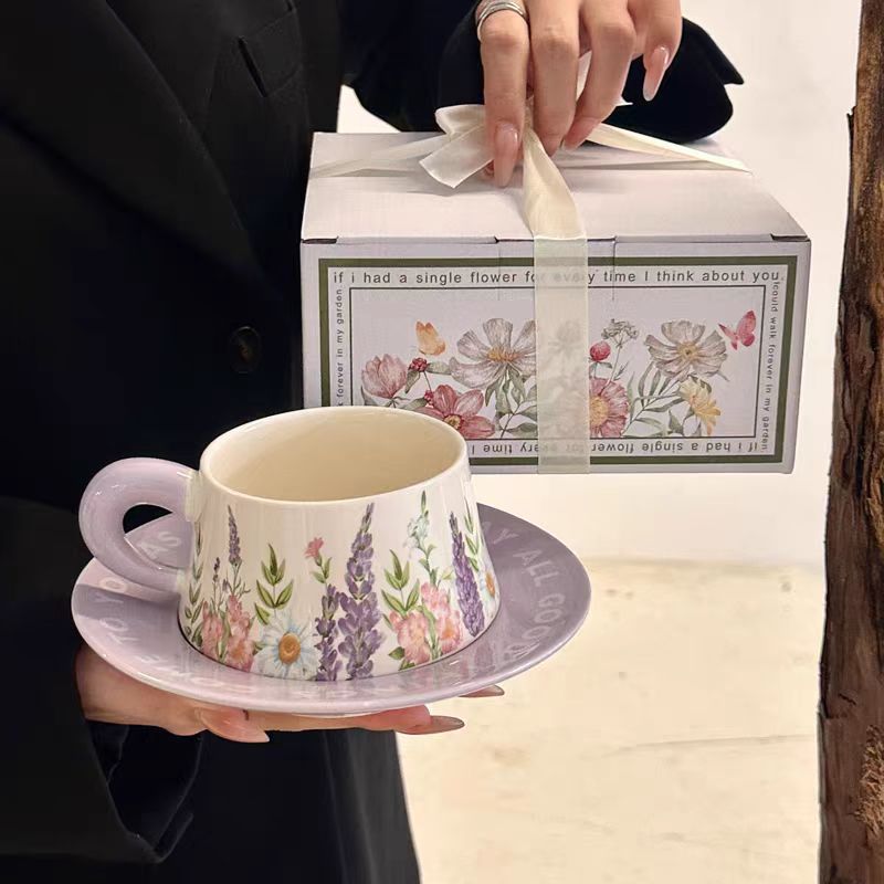 マグカップ おしゃれ 陶器 カップ&ソーサー セット 女性 ギフト 花柄 ラベンダー ティーカップ コーヒーカップ 可愛い 北欧風 プレゼント 箱入り 誕生祝い 事務用 ティータイム
