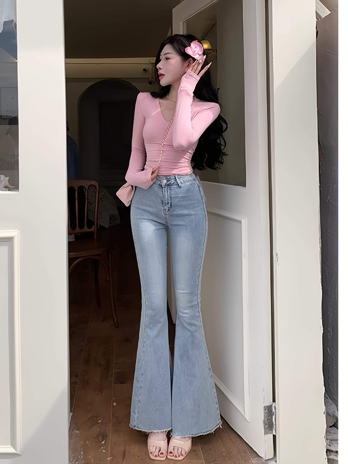 【美脚・脚長効果】デニム ジーンズ レディース ベルボトム ブーツカット パンツ ジーパン ズボン ロング丈 ハイウエスト 裾広がり 切りっぱなし フリンジ リボンデザイン ストレッチ 着痩せ ヒップアップ 体型カバー 小尻 カジュアル 大人可愛い きれいめ｜ゴールドルーフショップ