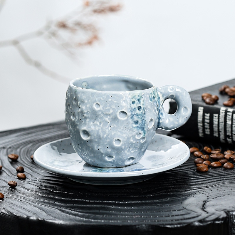 コーヒーカップ マグカップ 陶器 月面 クレーター 凹凸 おしゃれ 北欧 デザイン カップ&ソーサー ティーカップ セット スプーン付 焼き物 カフェ アンティーク インテリア 結婚祝い ギフト 贈り 5,302円