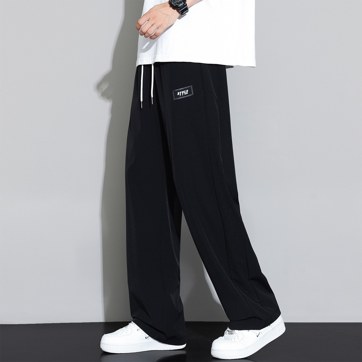 メンズ ワイドパンツ アイスシルク 接触冷感 イージーパンツ ストレート カジュアル ゆったり ロングパンツ 速乾 通気性 涼しい ズボン スポーツ 作業着 ルームウェア 春 夏 秋 無地 極薄 蒸れ 4,563円