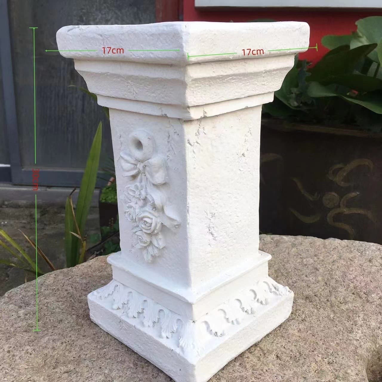 【アンティーク調】 ローマ柱 花台 コラム 30cm ペデスタル ガーデニング ヨーロピアン 庭 玄関 屋外 室内 置物 オブジェ 撮影 小道具 結婚式 ウェルカムスペース 飾り台 彫刻 バラ 薔薇 リボン シャビーシック 園芸 インテリア スタンド ホワイト 白 クラシック 店舗