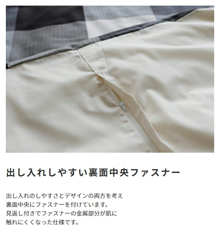 出し入れしやすい裏面中央ファスナー