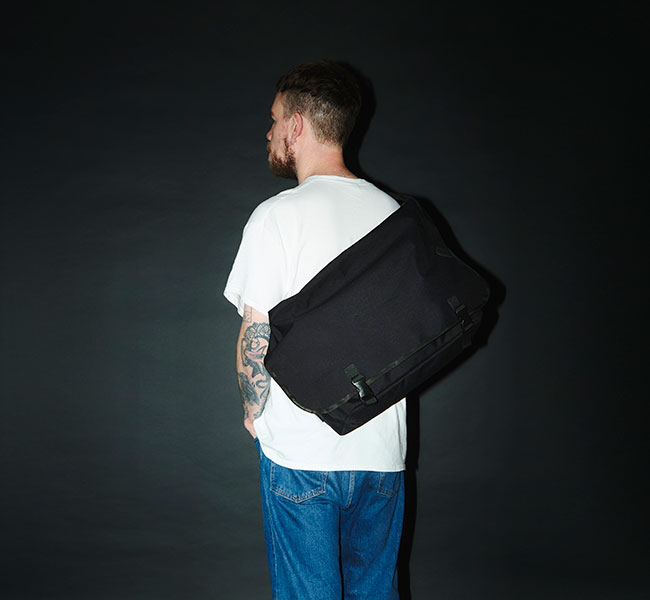 PACKING メッセンジャーバック マットブラック PACKING / MESSENGER BAG - MAT BLACK (パッキング