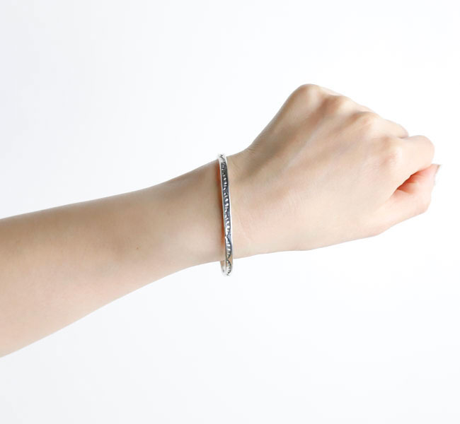 indian jewelry 北米インディアン宝飾品 ナバホー しろがね色925A バングル 消し印細工物