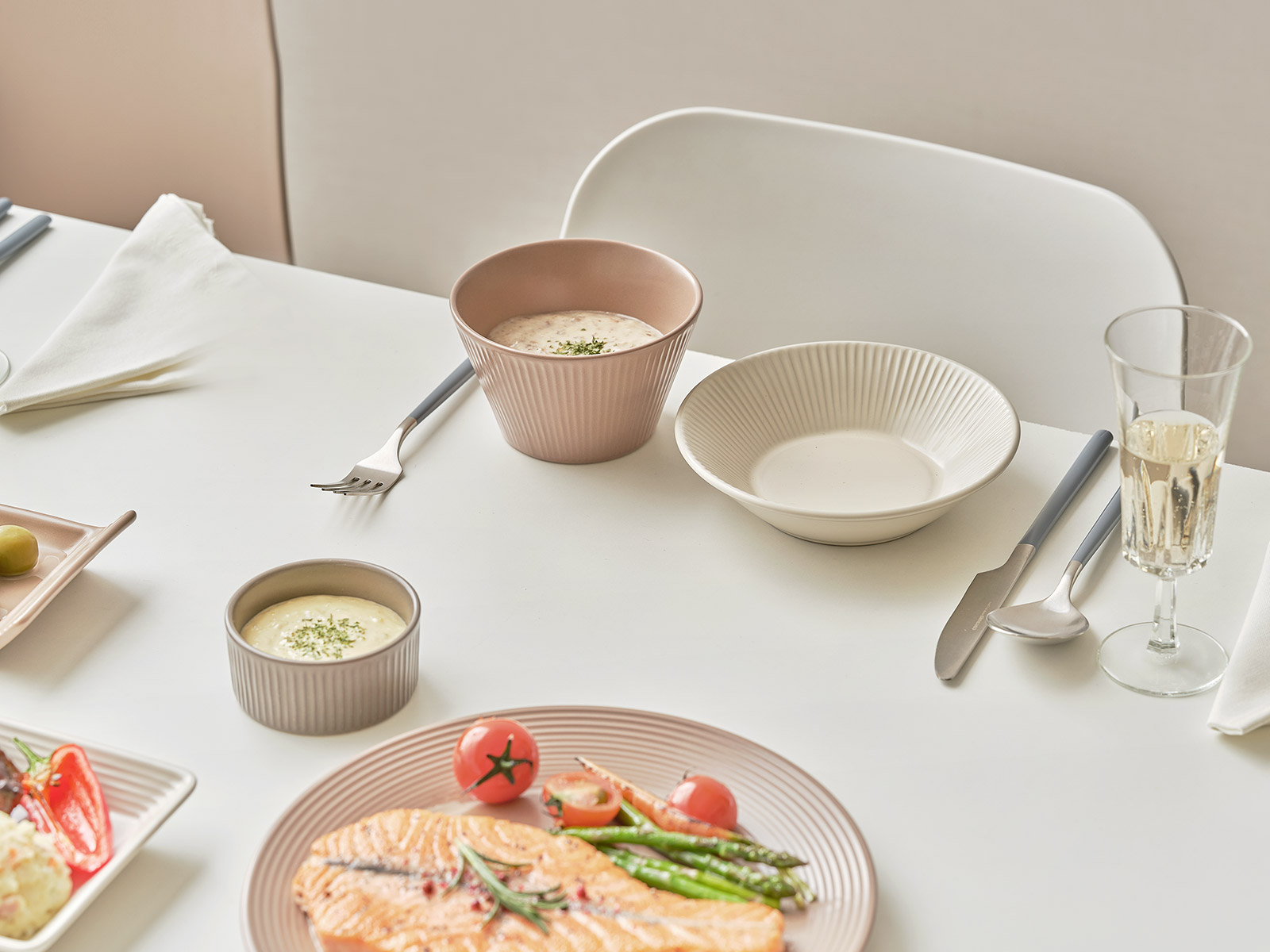 Hygge2人食器セット 10点セット 業界no 1 送料無料 韓国食器 食器セット オーブン使用可能 食器 お皿 皿 プレート 結婚祝い パスタ皿 韓国製 大皿 キッチン 小皿 おしゃれ プレゼント 器 ボウル