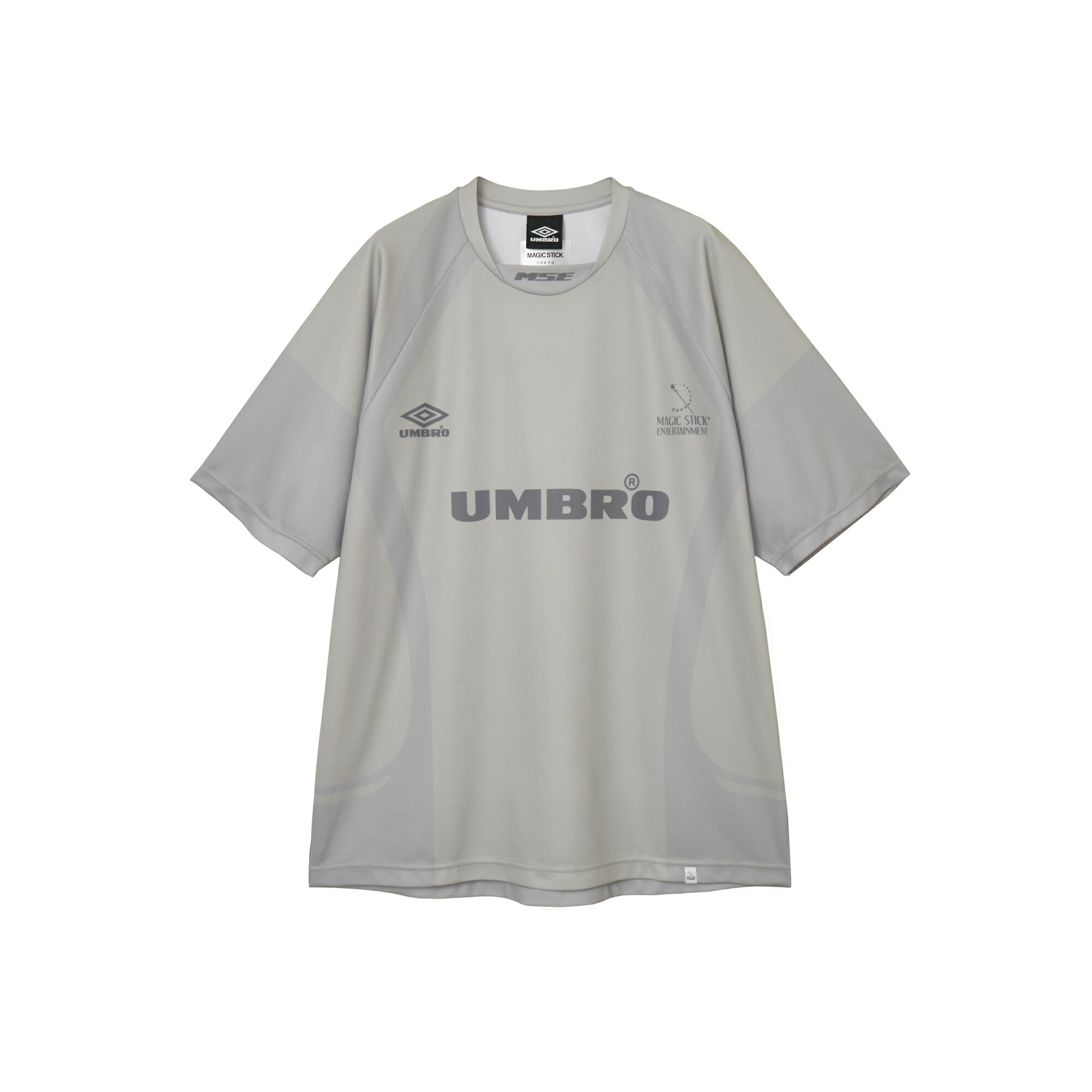 サイズM【新品】MAGIC STICK 24SS UMBROコラボ Tシャツ MAGIC STICK ENTERTAINMENT / SPECIAL SOCCER JERSEY by UMBRO