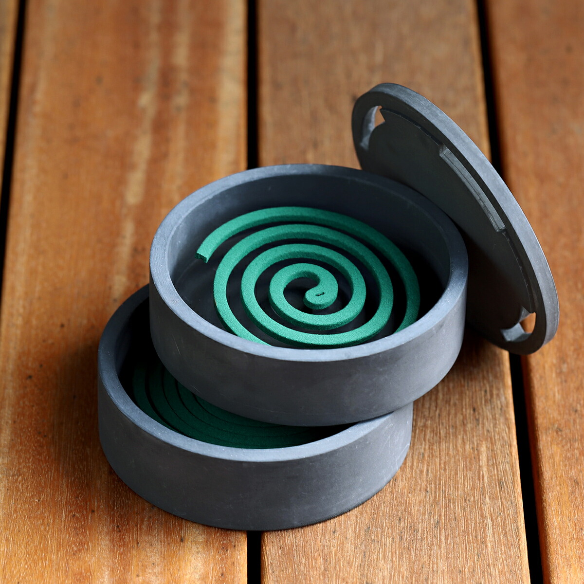 楽天市場 ソイル 珪藻土 蚊取り線香入れ 選べる特典付き 蚊取り線香ホルダー 蚊取り線香 蚊遣り器 蚊取り器 おしゃれ 蚊やり かやり ケース レギュラー 立て サイズ 湿気取り イスルギ 日本製 ポイント10倍 送料無料 Soil モスキートコイルケース インテリア