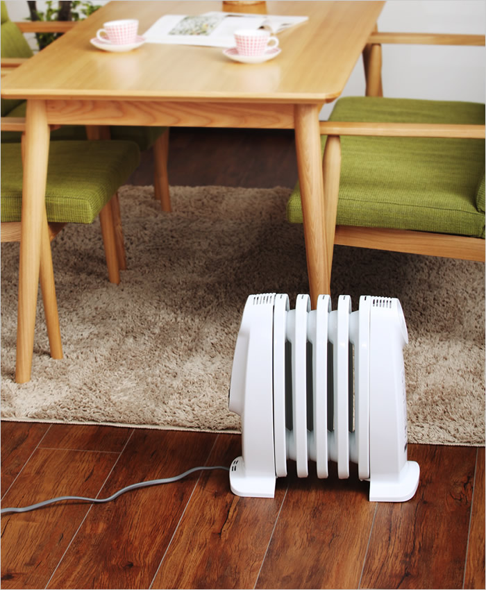 デロンギ 省エネ 暖房 授乳 インテリア オイルヒーター ミニ 遠赤外線ヒーター おしゃれ ポイント10倍 オイルヒーター 軽量 デロンギ Nj0505e Delonghi オイルヒーター 小型 電気ヒーター ｒｏｏｍｙイタリアの家電メーカー デロンギのミニオイルヒーター キュート