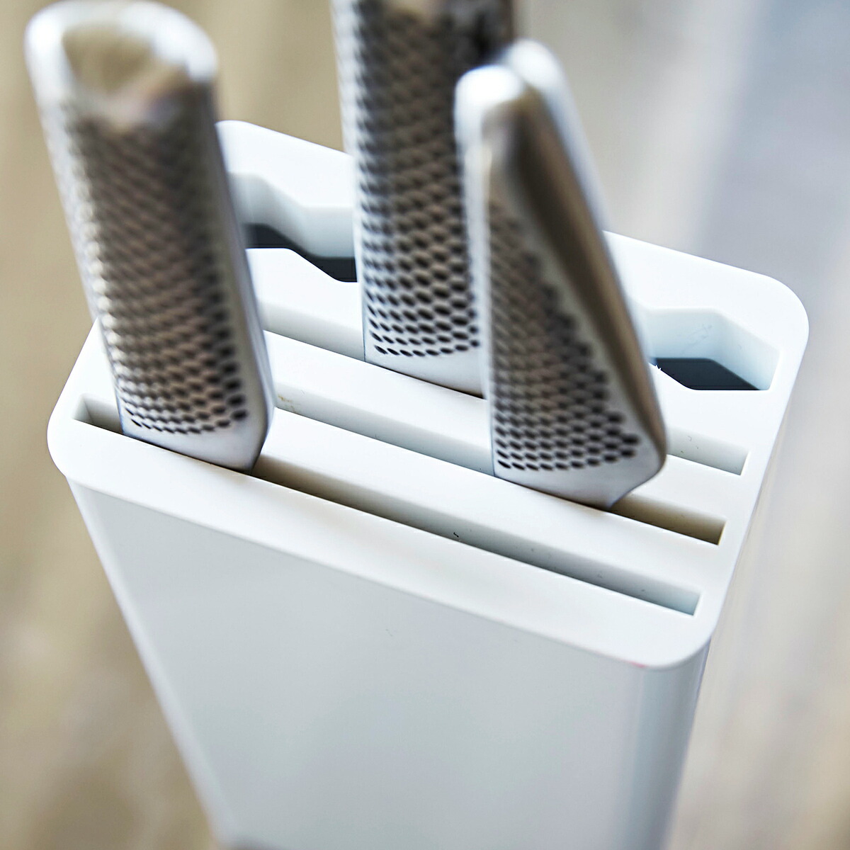 楽天市場 キッチンナイフ ハサミスタンド タワー 山崎実業 Tower 包丁スタンド ナイフ おしゃれ 収納 包丁たて 包丁立て 包丁差し キッチンバサミ はさみ ハサミ シンプル キッチン収納 コンパクト ブラック ホワイト 3512 3513 ポイント10倍 送料無料