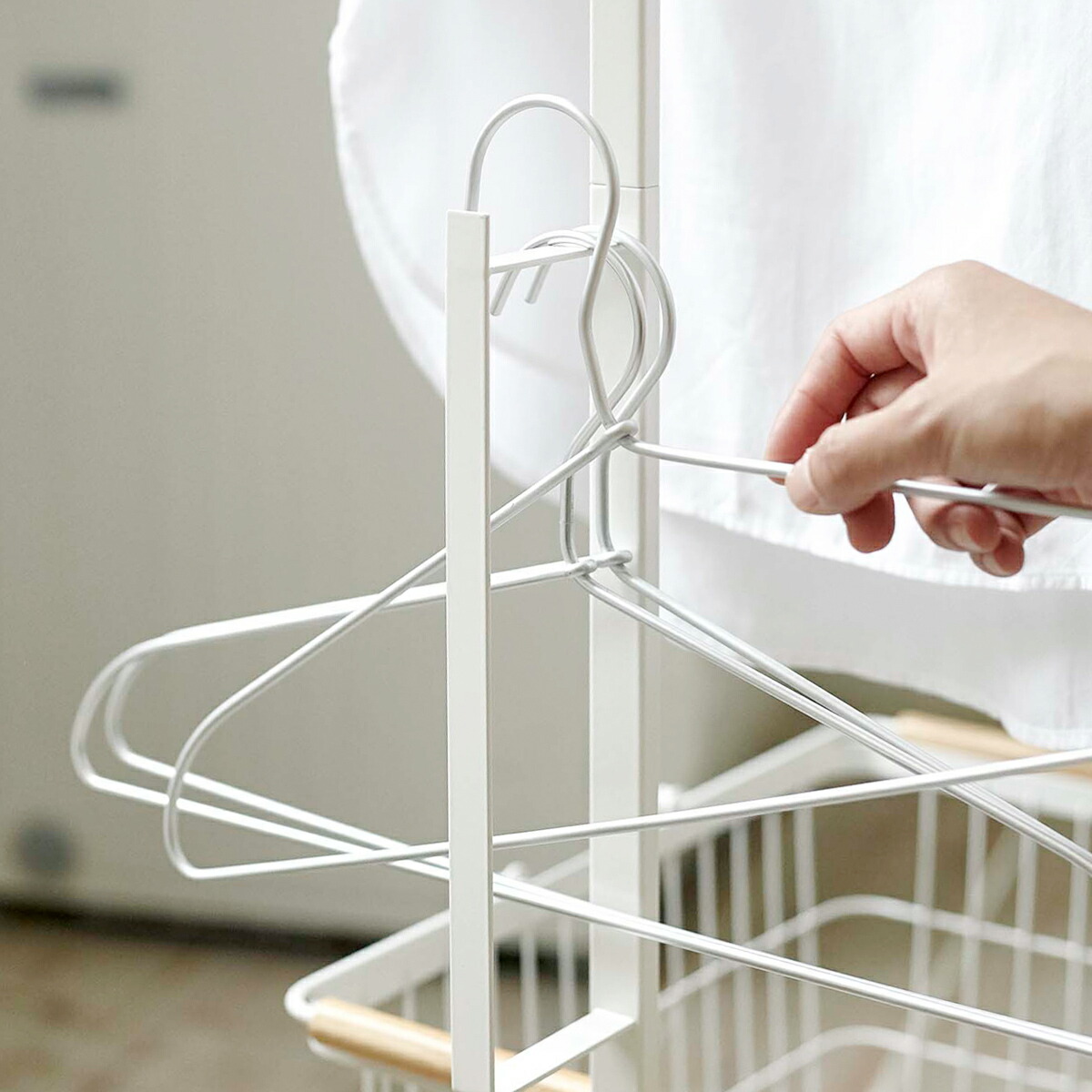 Tosca ランドリーハンガー カット セッティング トスカ ランドリー 提げ篭 手押し車 ハンガー好運 ハンガー ラック ランドリーラック 洗濯 かご カゴ 収納 格好良い 洗濯ハンガー 自然的 被風ハンガー 着衣収納 キャスター でっかい体積 心臓部10倍増 送料無料
