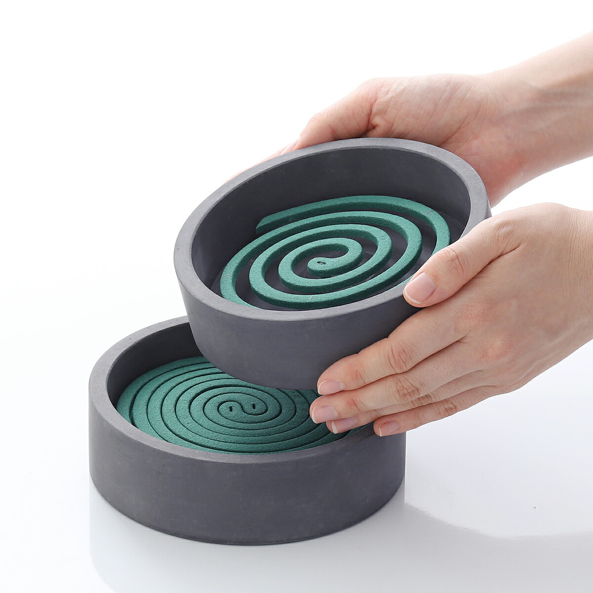 楽天市場 ソイル 珪藻土 蚊取り線香入れ 選べる特典付き 蚊取り線香ホルダー 蚊取り線香 蚊遣り器 蚊取り器 おしゃれ 蚊やり かやり ケース レギュラー 立て サイズ 湿気取り イスルギ 日本製 ポイント10倍 送料無料 Soil モスキートコイルケース インテリア