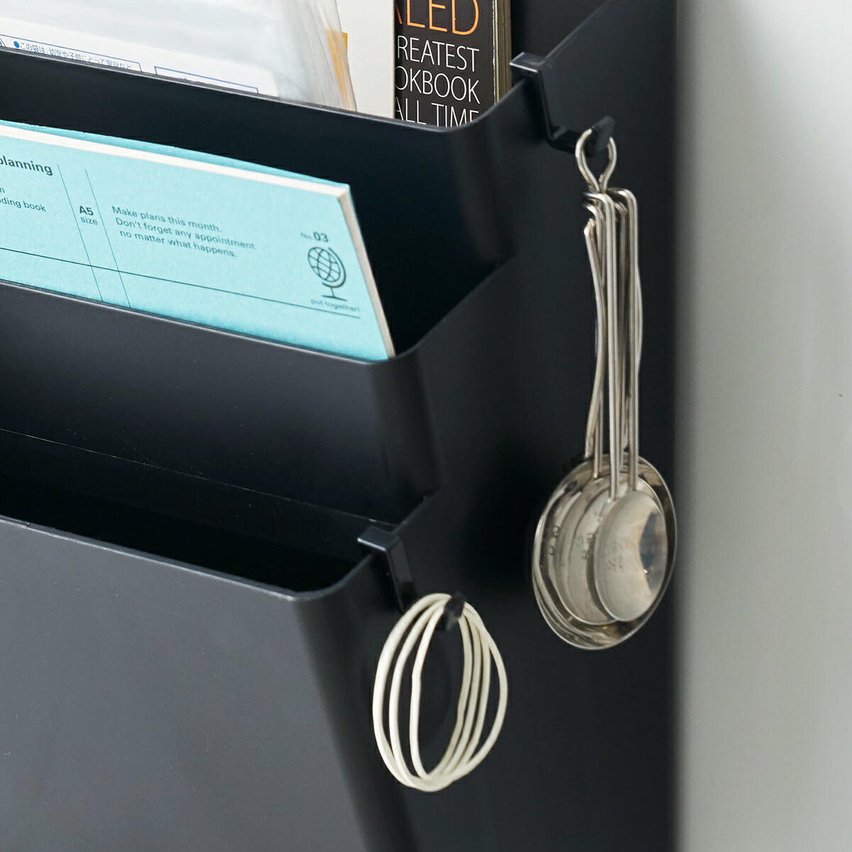 楽天市場 冷蔵庫横マグネット収納ポケット 3段 タワー 山崎実業 Tower マグネット 収納 ポケット 磁石 小物入れ 冷蔵庫 レシピ 封筒 小物入れ ケース ボックス フック付き メモ ミトン 文具 オフォス デスク横 おしゃれ 北欧 Yamazaki 母の日 ポイント10倍 送料