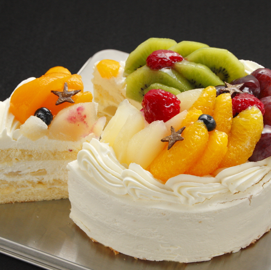 フルーツ ケーキ デコレーション 食べ物の写真