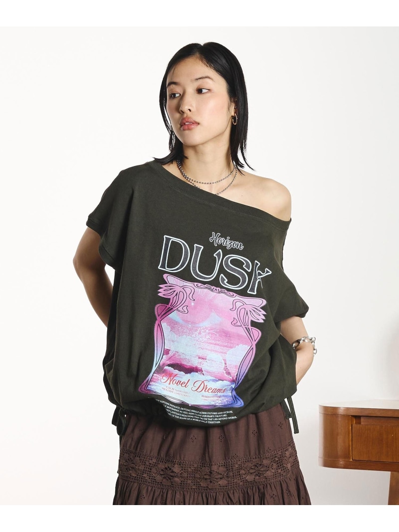 OKIRAKU×ROSEBUD/DRAWSTRING GRAPHIC TOP ROSE BUD ローズバッド トップス カットソー・ティーシャツ 赤いこと 黒いこと【此れから取って置く】*【貨物輸送無料】[ Fashion]