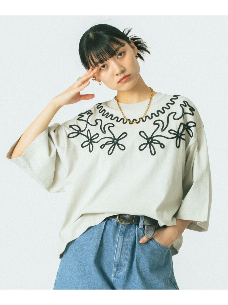 【SALE／30%OFF】EMBROIDERY H/S TEE ROSE BUD ローズバッド トップス カットソー・ティーシャツ 白いこと 黒いこと【RBA_E】【貨物輸送無料】[ Fashion]