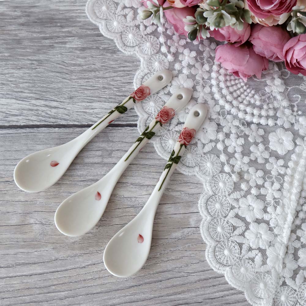 花柄大皿5枚セットとスプーン4本 花柄大皿5枚セットとスプーン4本