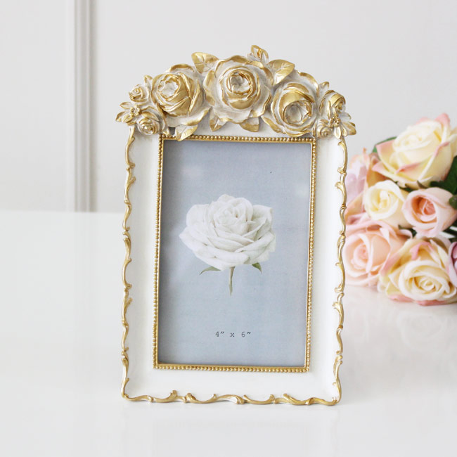 繊細な薔薇(バラ) ❤白(ホワイト) 石膏彫刻 フォトフレーム 写真立て バラがデザインされたアンティーク風の写真立て、フレンチ