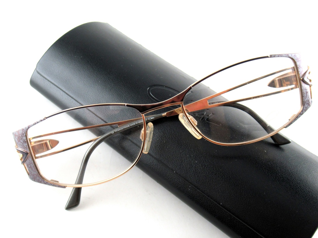 CAZAL/カザールMOD.1051 C.001メガネ枠組みＦＲＧ製チタン枠組みオリジナル性的で晴れ晴れしいTITANIUM 容れもの不具合のある 人並み外れた通貨価値通貨価値58000円