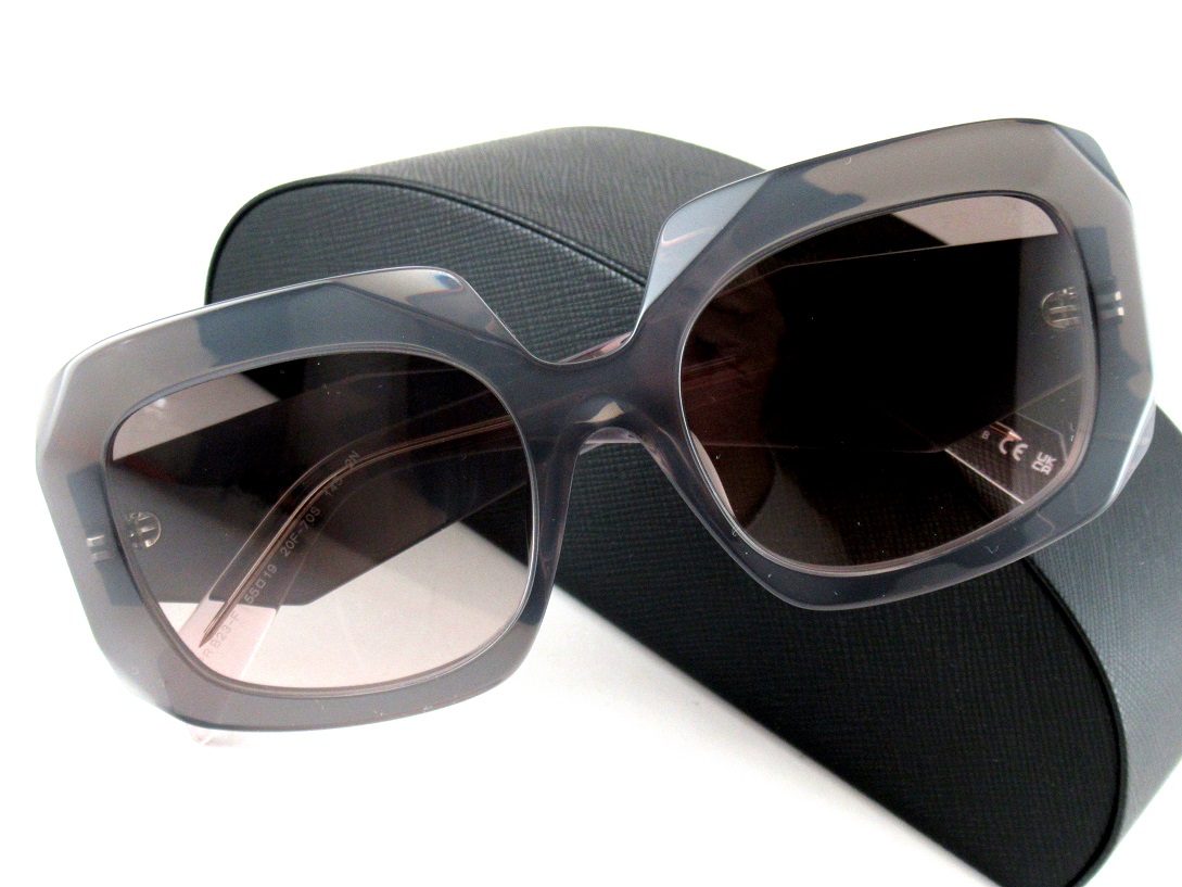 PRADA/プラダOPR B23SF 20F70Sサングラススクエアデザイン-国内正規品アート芸術モード上品でエレガントな雰囲気高品質で美しい2025モデル定価65,340円【特別価格】|ROYAL MOON